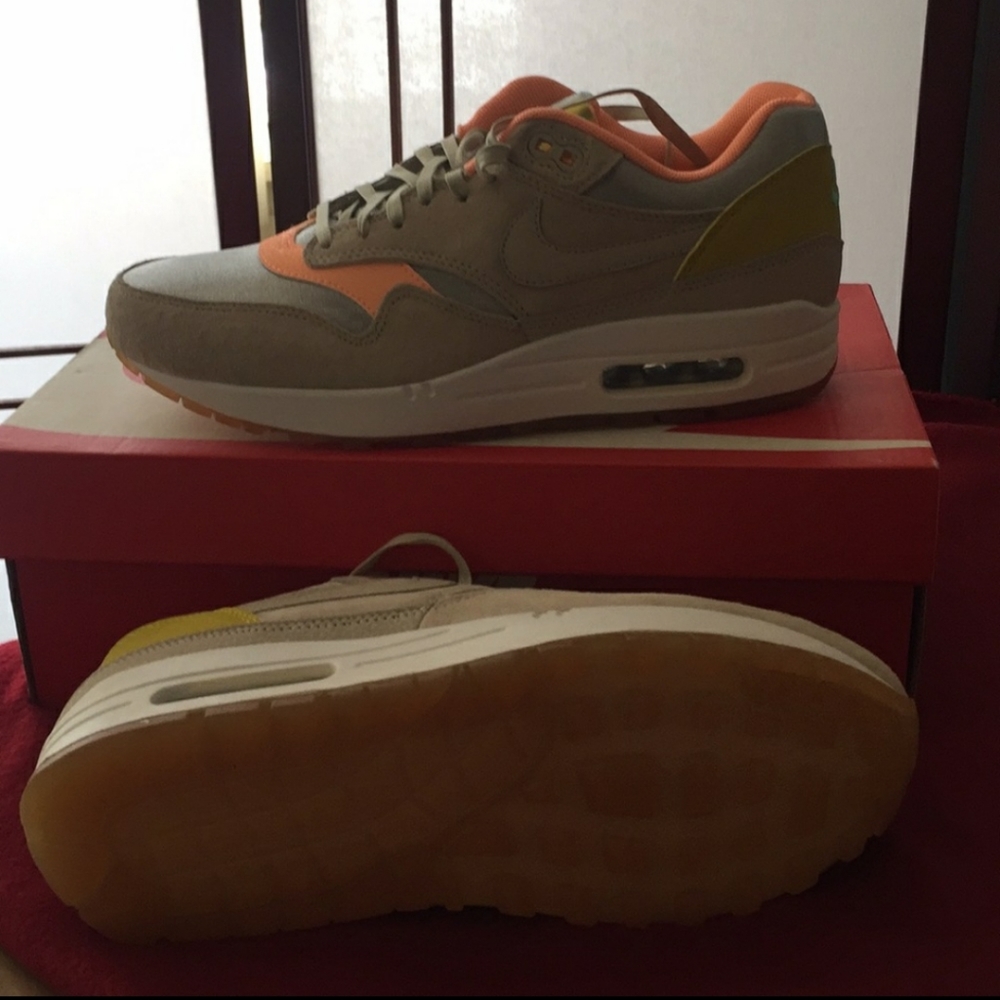 NIKE AIR MAX